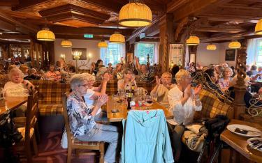 St. Lucia kommt mit ihrem 30köpfigen Gefolge