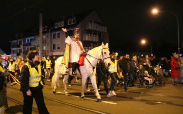 St. Lucia kommt mit ihrem 30köpfigen Gefolge